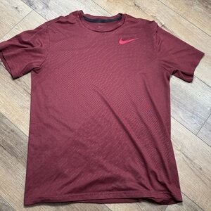 Nike Men's Burgundy Short Sleeve Tee